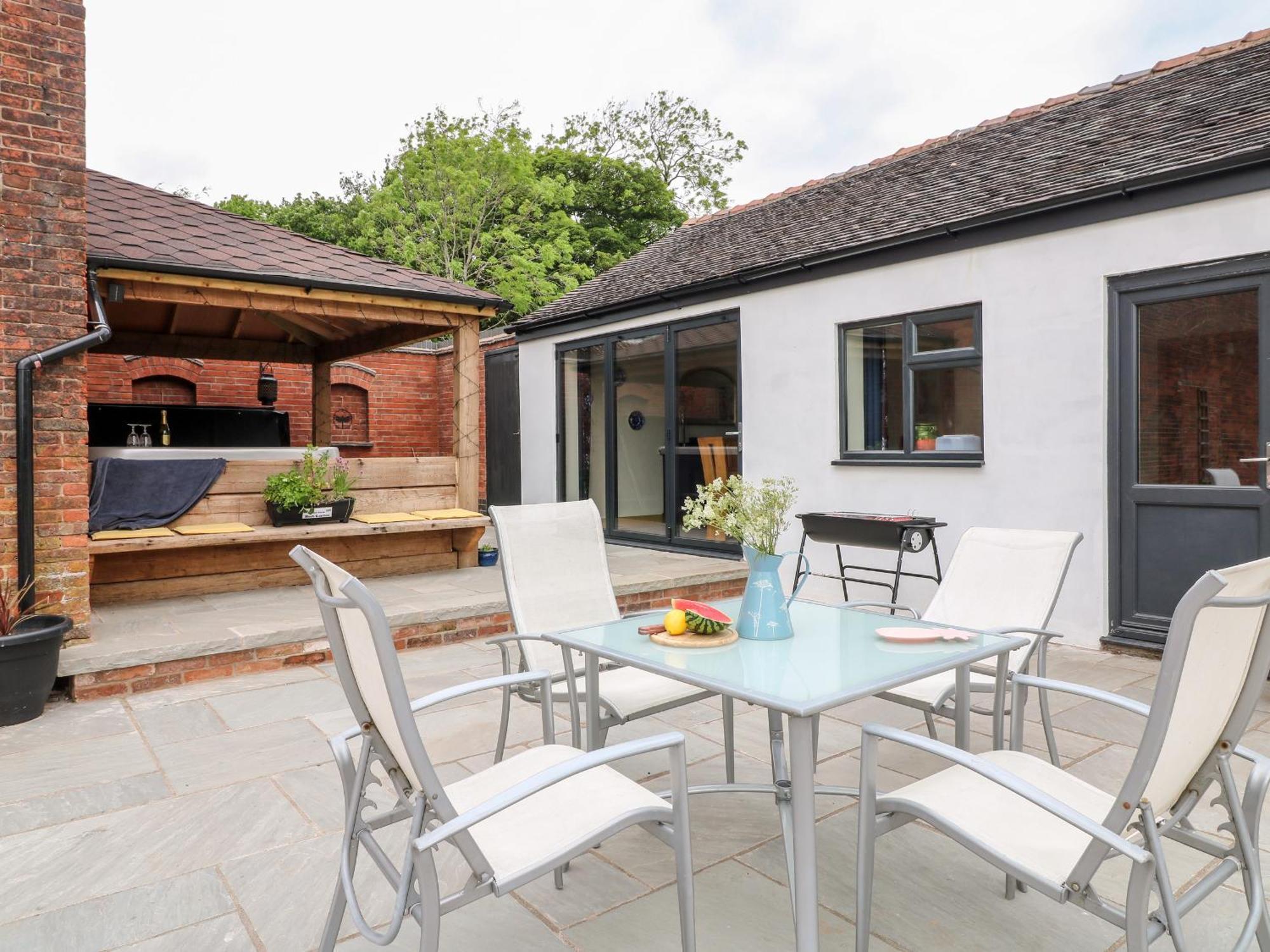 Fields Farm Villa Draycott in the Moors Exterior photo